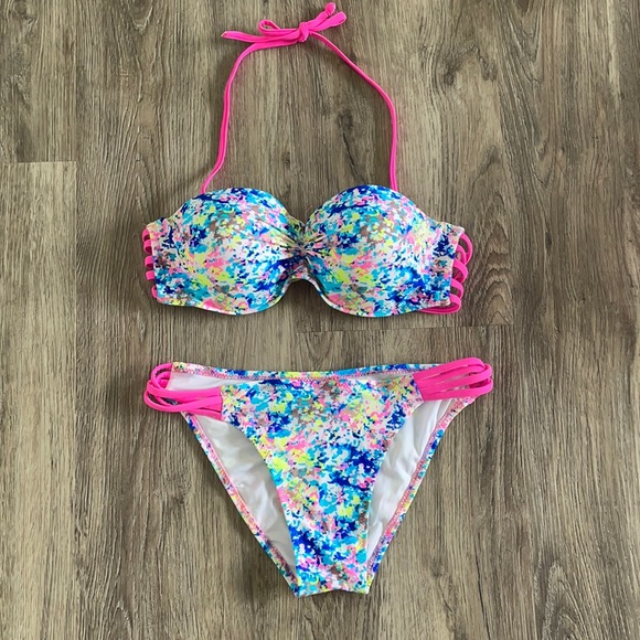 Bikini - Picture 1 of 2